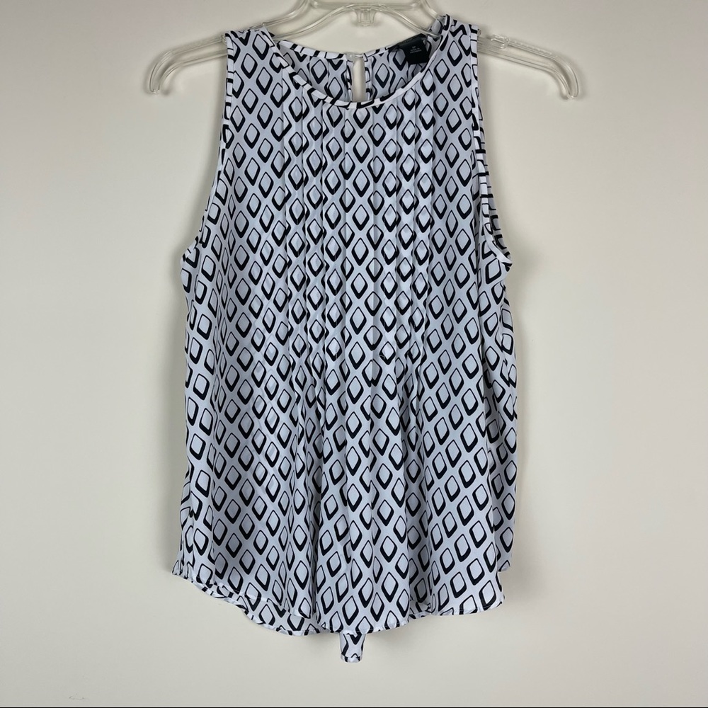 Ann Taylor flowy white print tank top